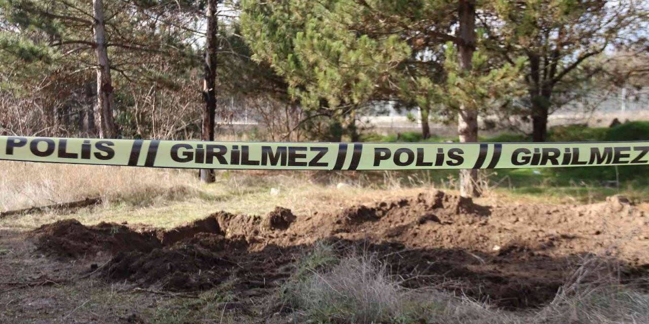Öldürdükleri kişiyi kaldıkları barakanın yanına gömmüşler