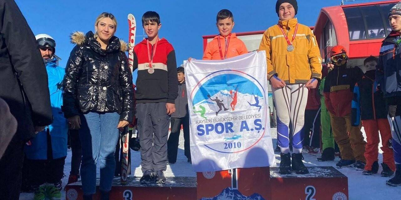 Spor A.Ş’nin minik kayakçılarından önemli dereceler