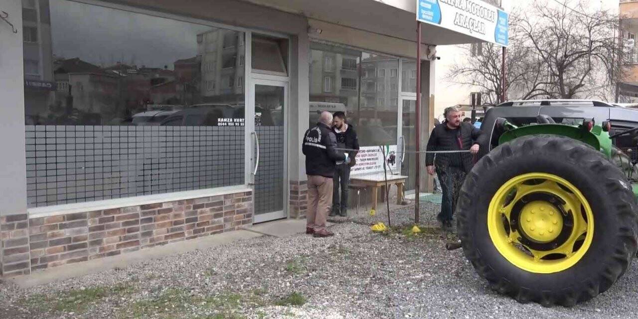 İş yerleri arasında traktör parkı kavgası: 1 yaralı