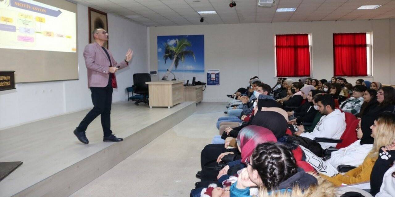 Şaphane MYO’da “Eğitimde Motivasyon ve Stres Yönetimi” konulu seminer