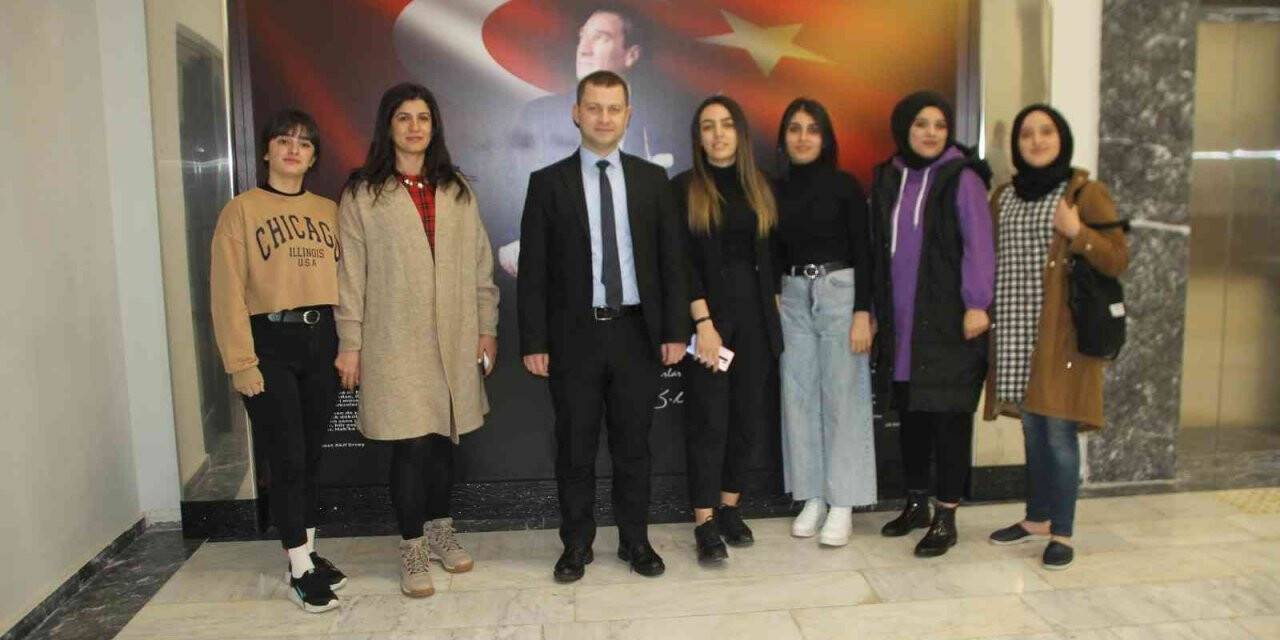 Kaymakam Demirer üniversite öğrencileriyle bir araya geldi