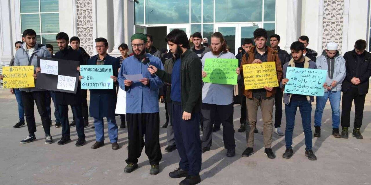 Yalova Üniversitesi öğrencileri, Cihad Kısa’yı protesto etti