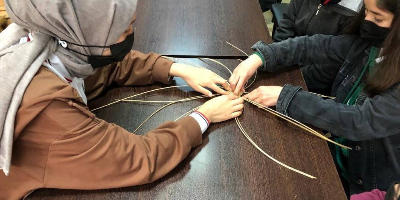 Liseli öğrenciler sepet örmeyi öğrendi
