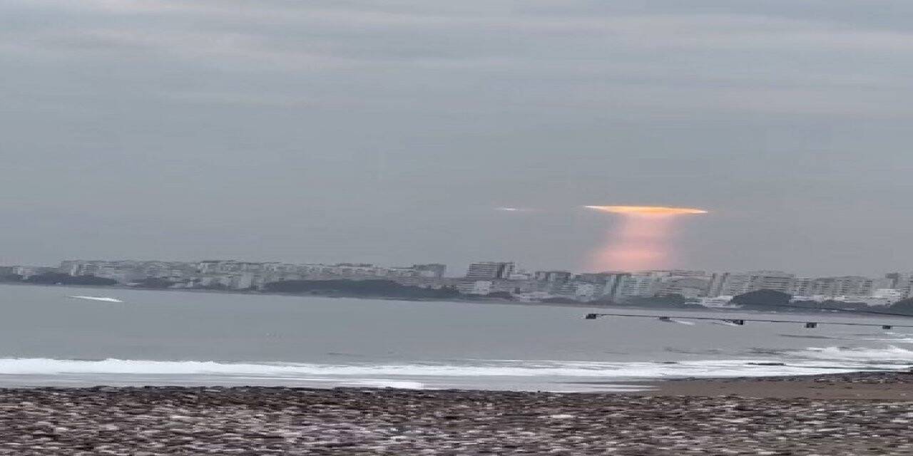 Mersin’de bulutların arasından yansıyan gün ışığı şaşırttı