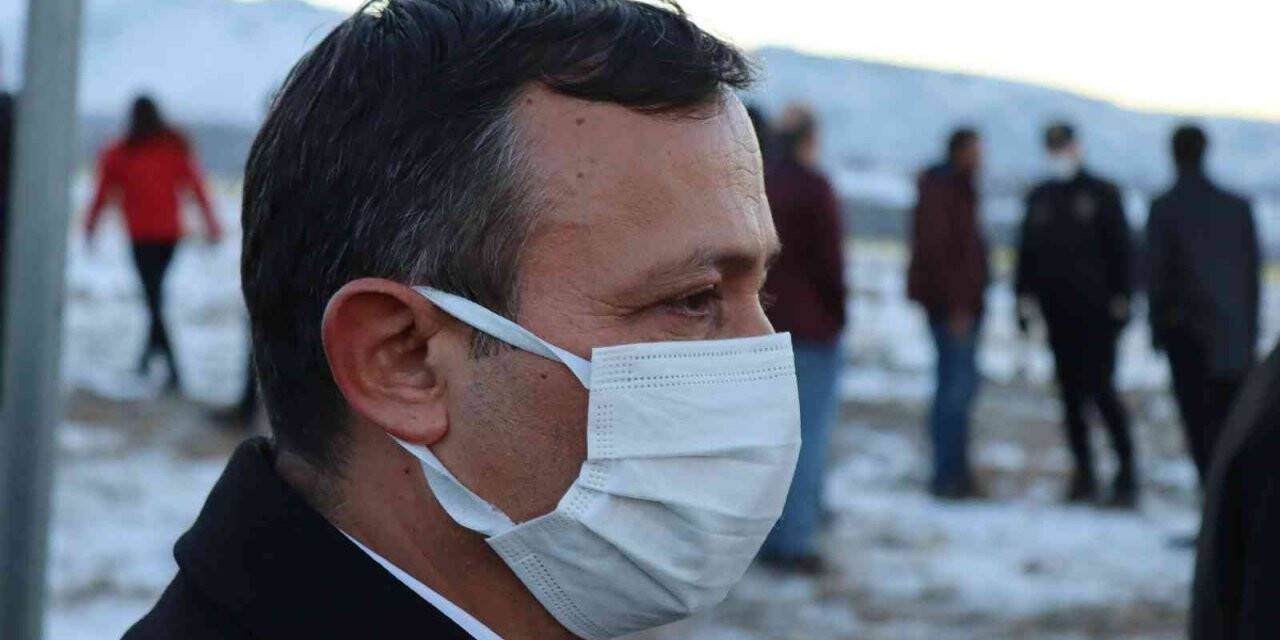 Kaza yerine gelen ERÜ Rektörü gözyaşlarını tutamadı