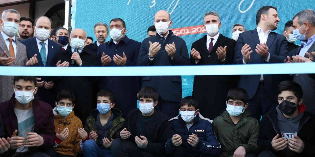 Bilal Erdoğan’dan CHP’li Özgür Özel’e tepki