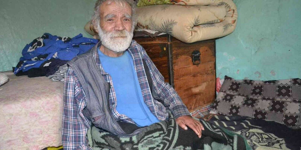 Ambulans şoförünün sırtında taşıdığı yaşlı adam yangında öldü