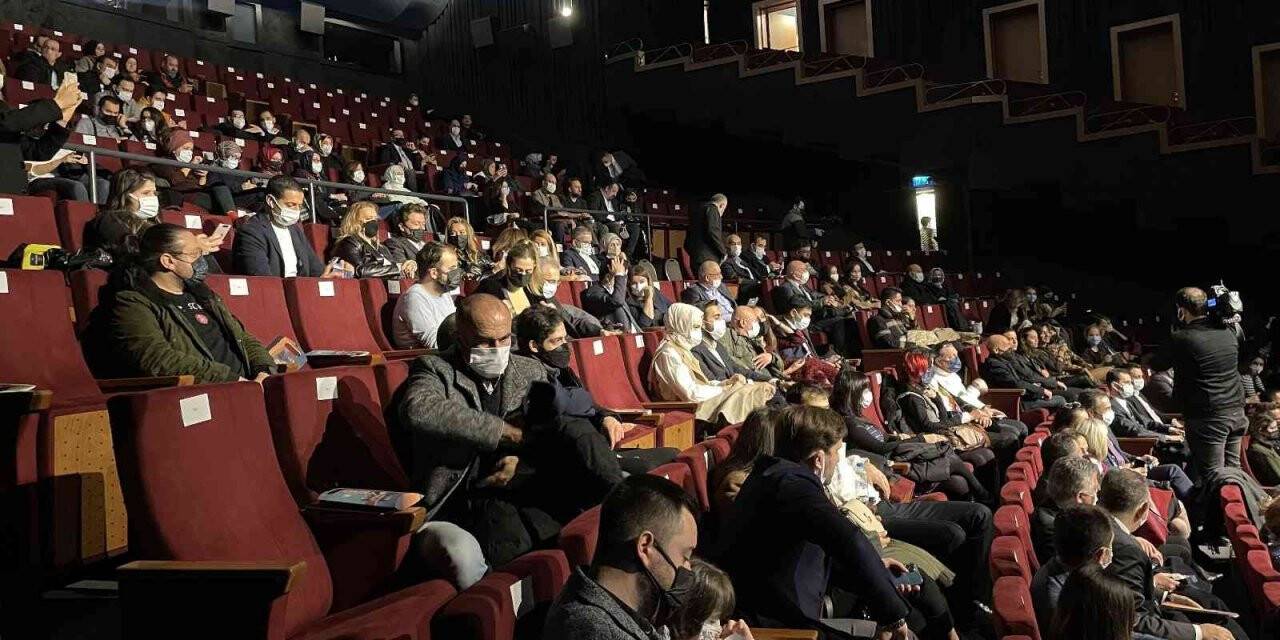 ‘Kesişme: İyi ki Varsın Eren’ filminin İstanbul galası Atlas Sineması’nda yapıldı