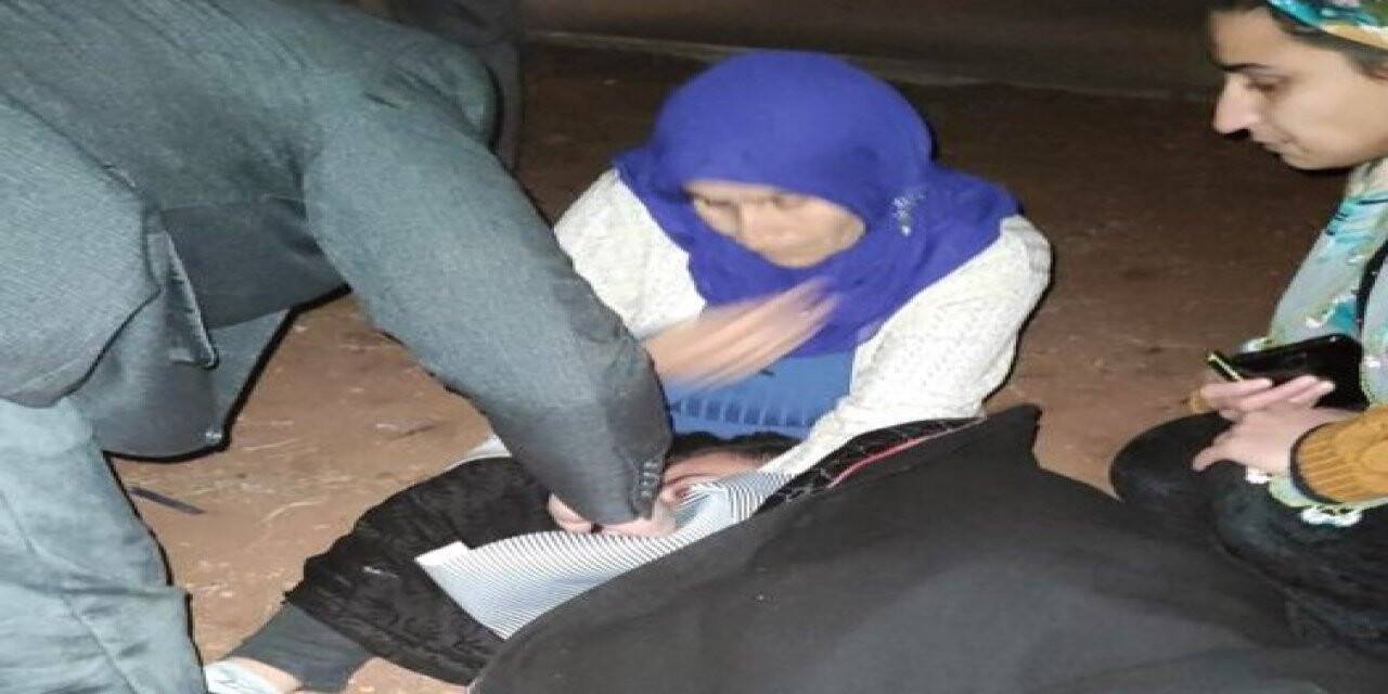 Hafif ticari araç traktöre arkadan çarptı: 2 yaralı