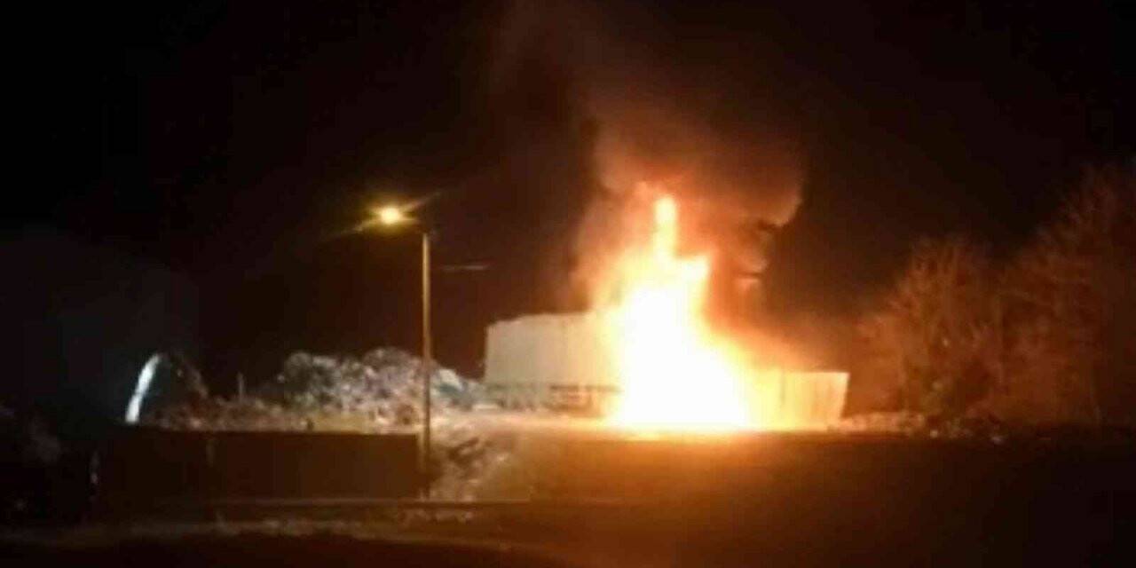 Samsun’da çöp yüklü tır alev alev yandı