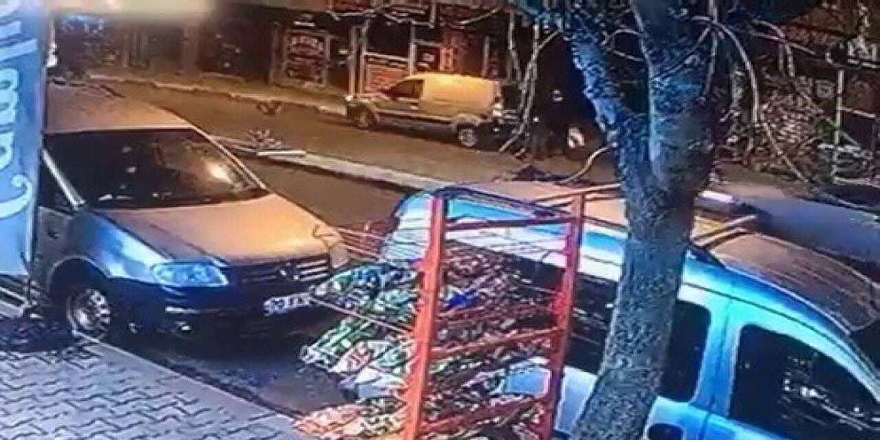 Geri manevra yapan aracın emekli öğretmene çarpma anı kamerada