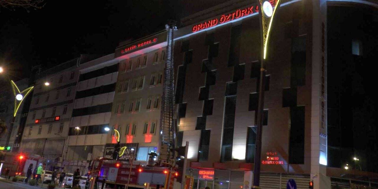 Otelin bacasından çıkan duman korkuttu