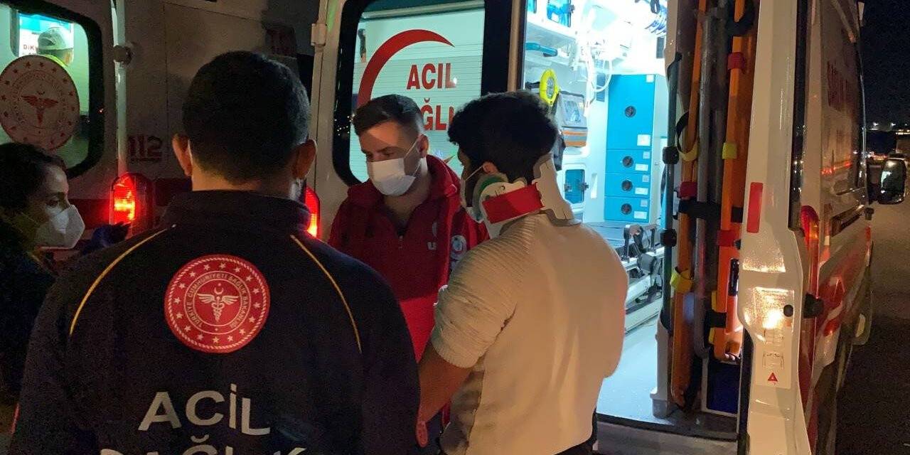 TEM’de bariyere çarpan otomobil ile hafif ticari araç çarpıştı: 3 yaralı