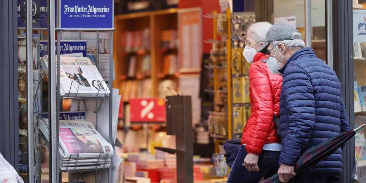 Almanya’da Covid-19 vaka sayısı 64 bine ulaştı