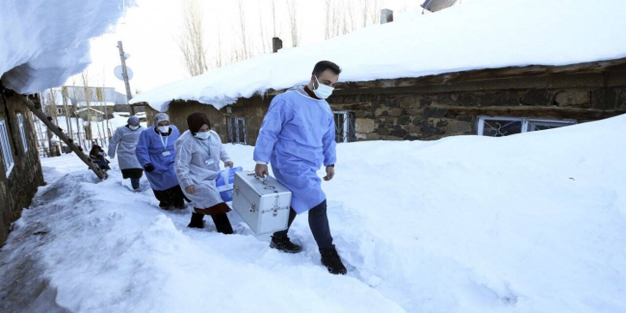 Aşı timi 2 bin rakımda