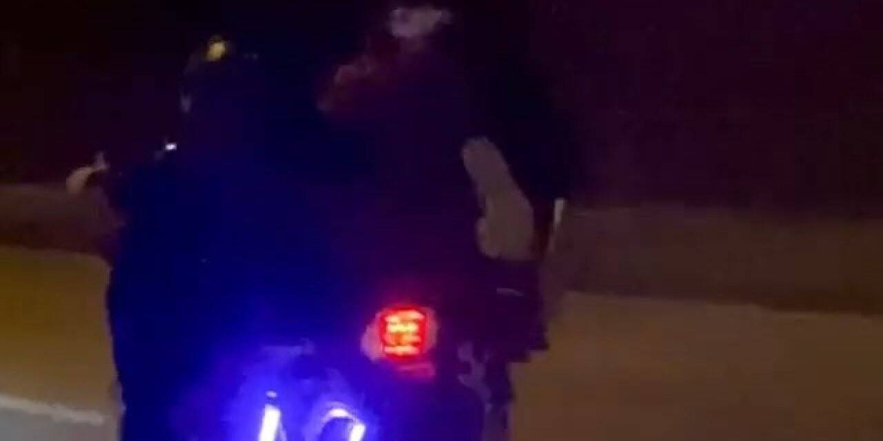 Bursa’da gençlerin canlarını hiçe sayarak motosiklet sürme anları kamerada