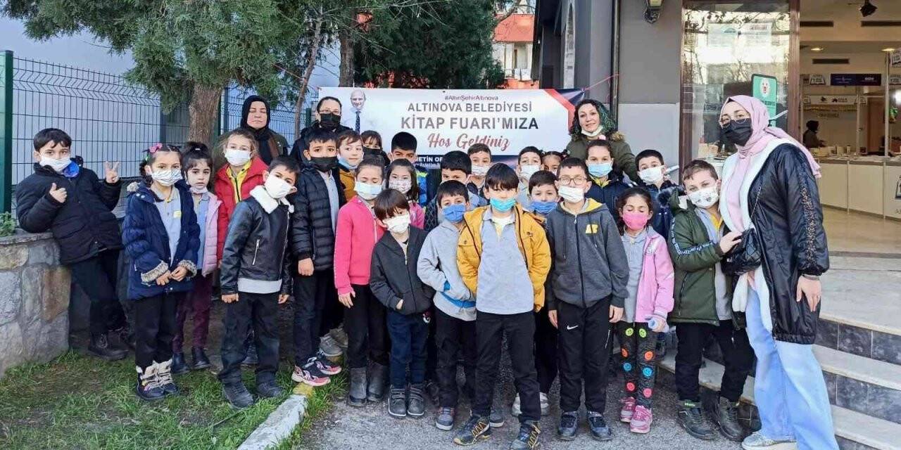 Altınova Kitap Fuarına büyük ilgi