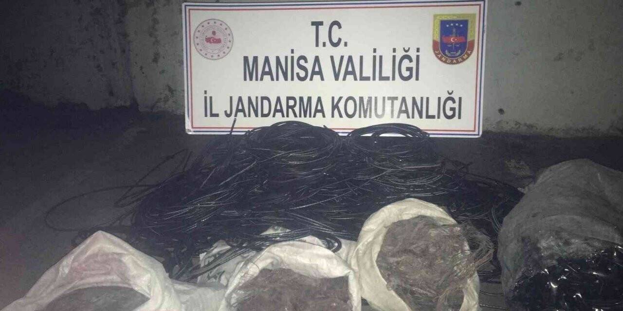 Kablo hırsızları jandarmaya yakalandı