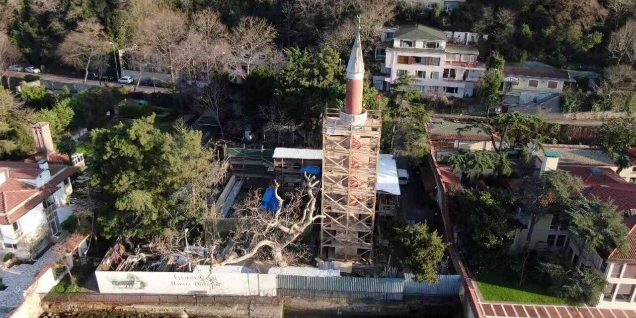 Üsküdar’da yanan tarihi Vaniköy Camii’ndeki restorasyon çalışmaları havadan görüntülendi