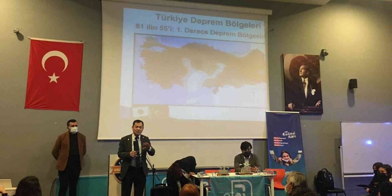 Japon uzmandan öğrencilere deprem eğitimi