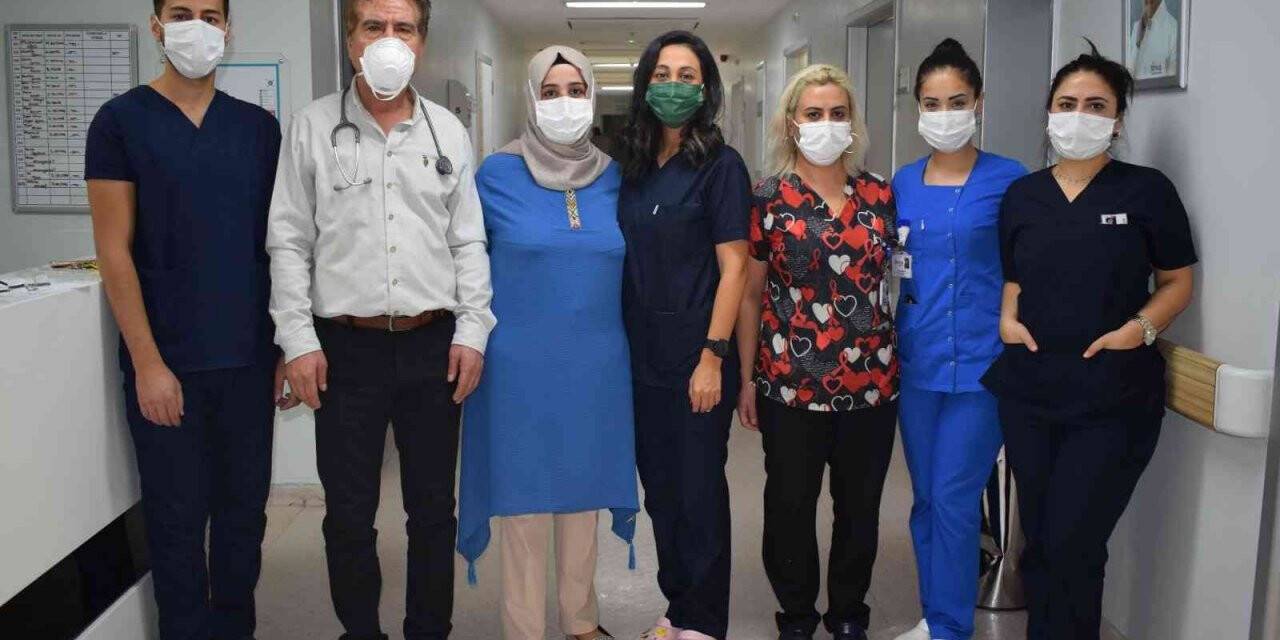 Korona virüse yakalanan kadın 65 gün sonra sağlığına kavuştu