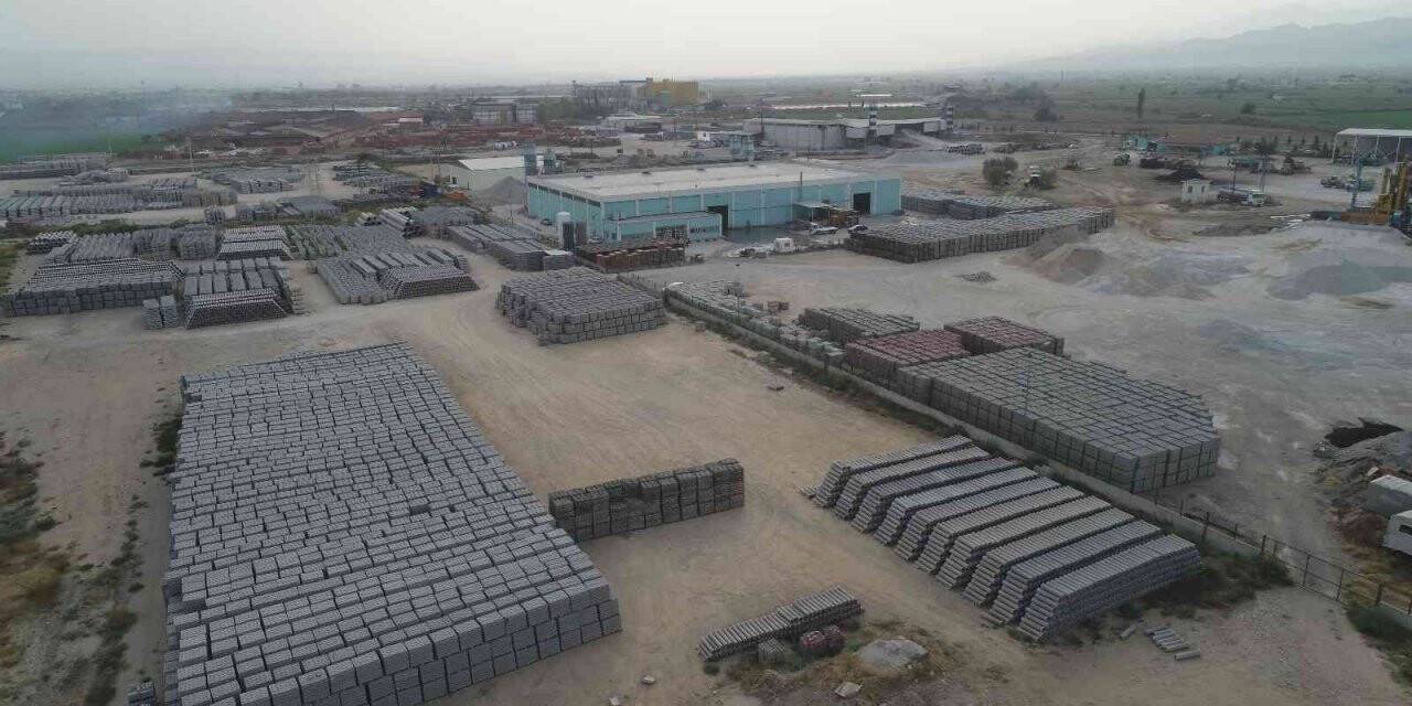 Manisa Büyükşehir Belediyesinin fabrikasında 1 milyon 828 bin 990 kilit parke üretildi