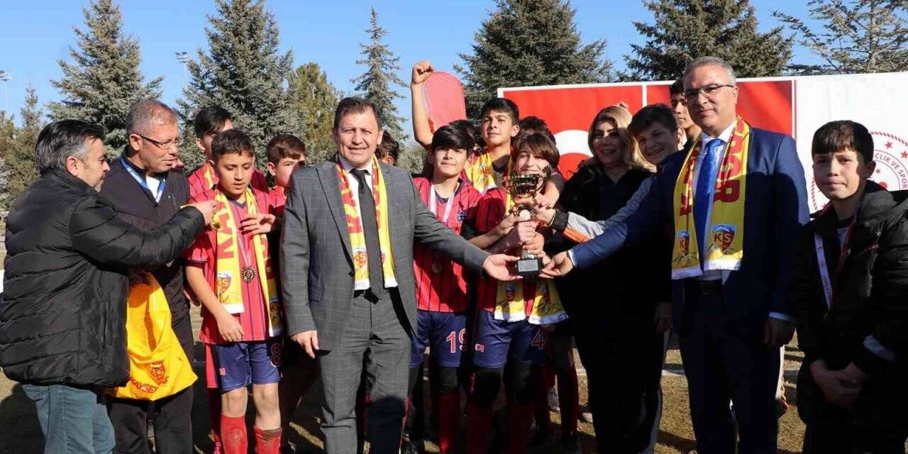Şehit Ali Örnek Ortaokulu şampiyon oldu