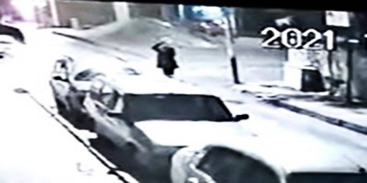 4 İş yerinin camını kıran şüpheli önce kameralara ardından polise yakalandı