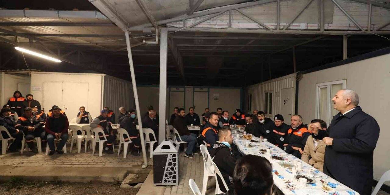 Başkan Büyükgöz, temizlik görevlileri ile bir araya geldi