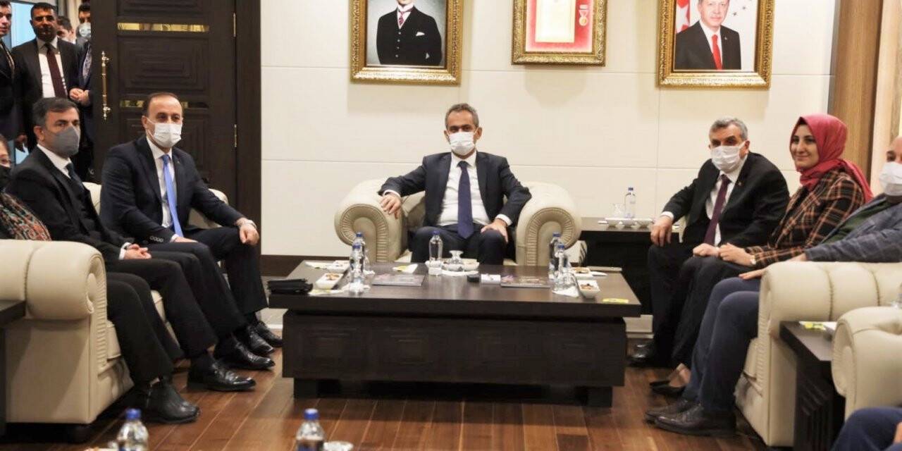 Bakan Özer’den Şanlıurfa Büyükşehir Belediyesine ziyaret