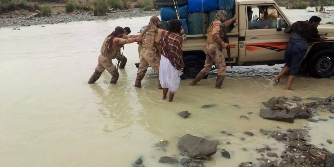 Pakistan’da şiddetli yağış en 300 evi yıktı