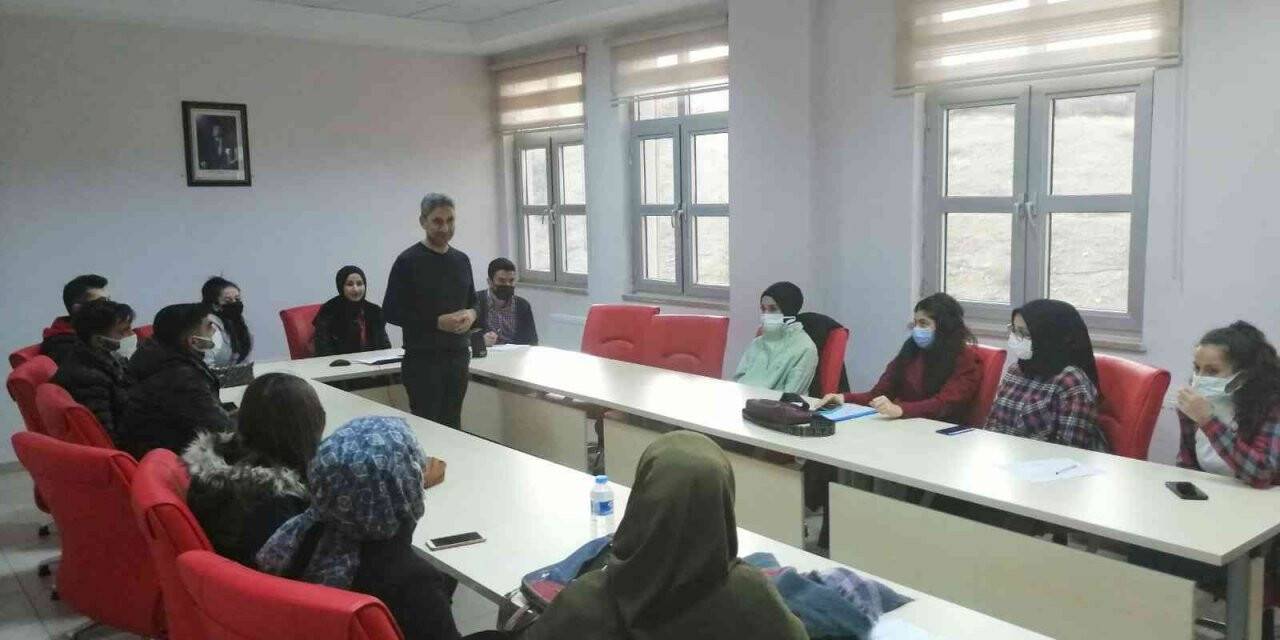 Üniversitesi öğrencilerine evlilik öncesi eğitim semineri