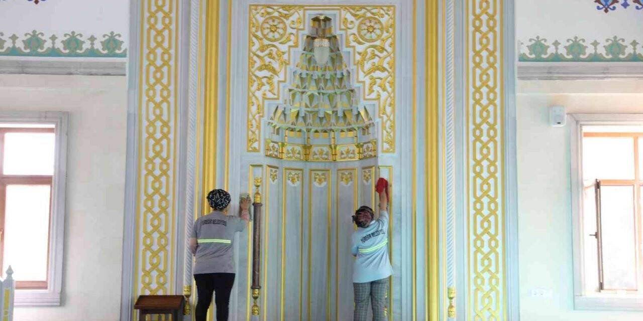 Yüreğir’de ibadethaneler temizleniyor