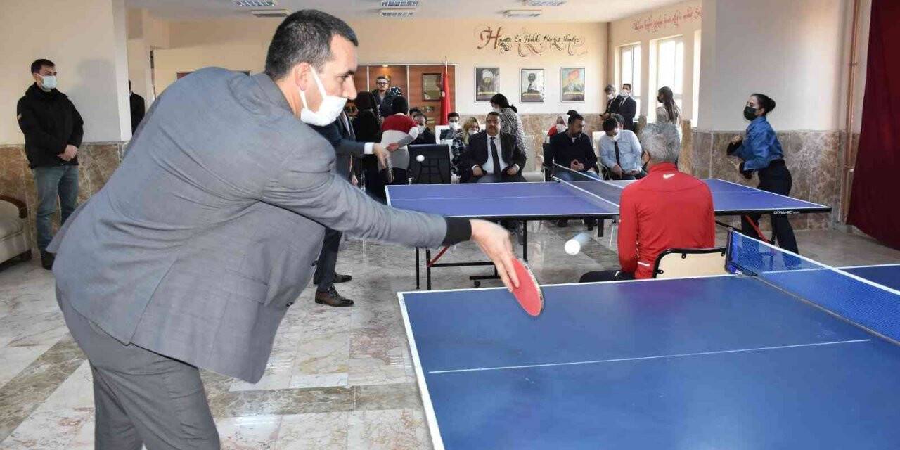 Siverek’te sokak hayvanları yararına masa tenisi turnuvası