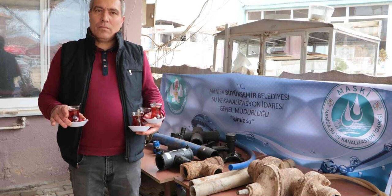 Eski içme suyu boruları mahallede sergilendi