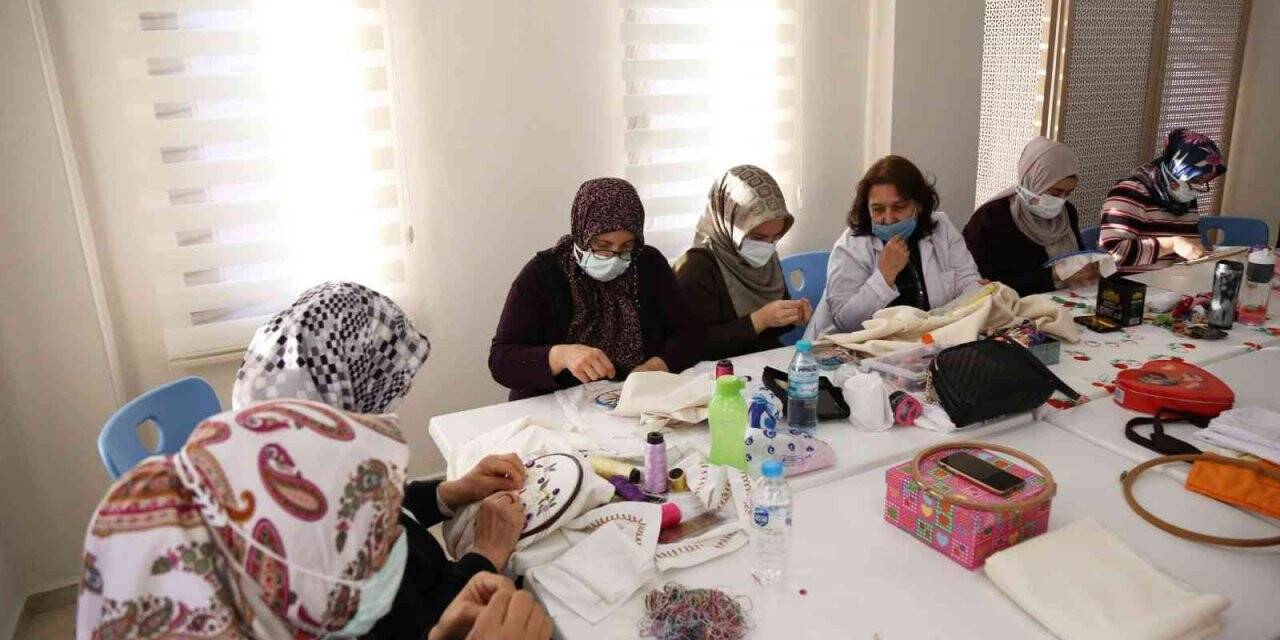 Esentepe ESMEK’te eğitimler devam ediyor