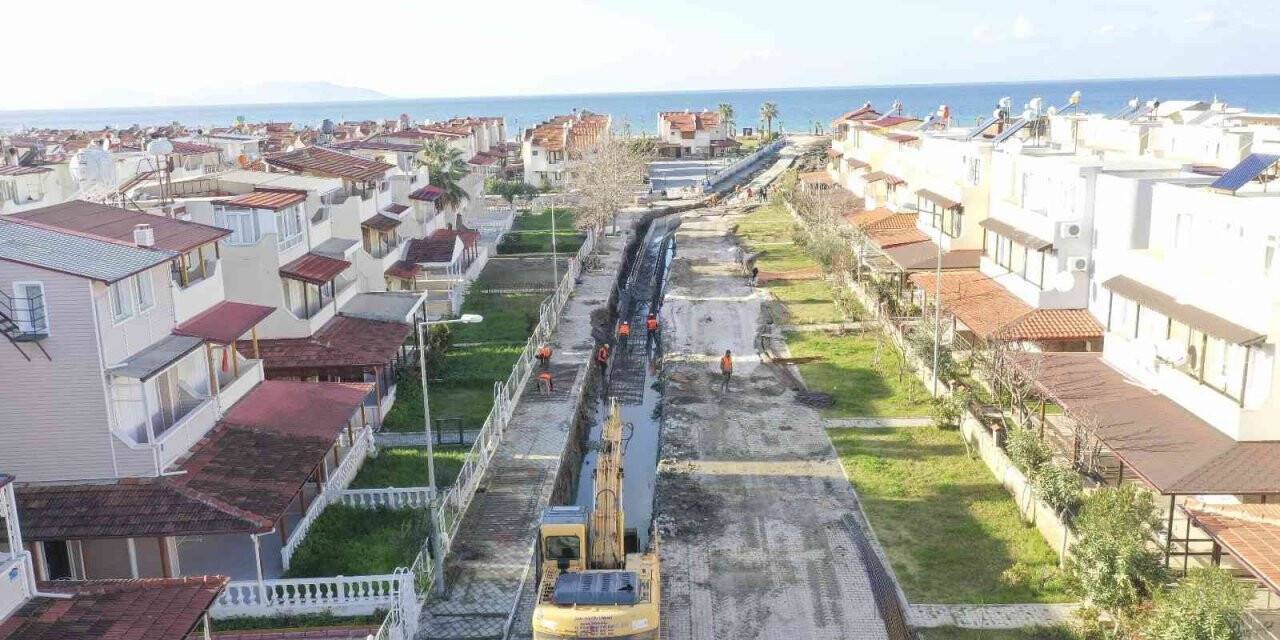 Aydın Büyükşehir Belediyesi Kuşadası’ndaki alt yapı çalışmalarını sürdürüyor