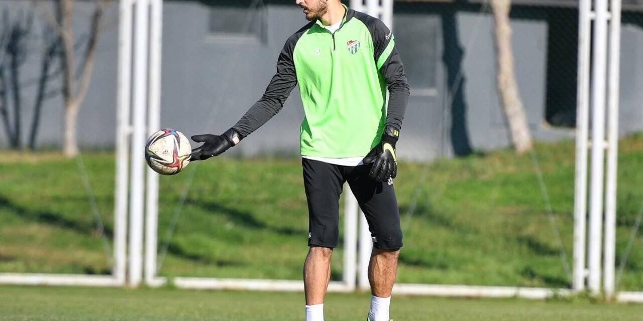 Bursaspor, Adanaspor maçının taktik çalışmasını gerçekleştirdi