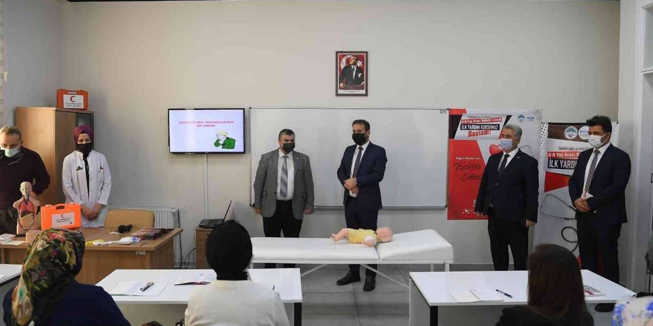 KAYMEK’in 0-8 yaş bebek ve çocuk ilk yardım kursu başladı