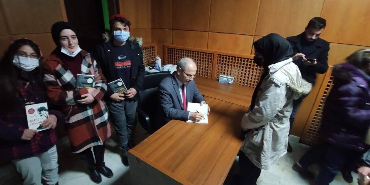 Eğitimci Yazar Halit Ertuğrul’dan öğrencilere konferans