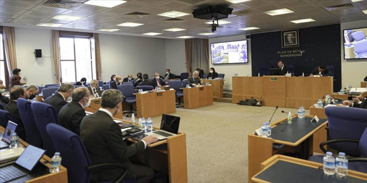 Memur ve emekliye ek zam teklifi TBMM'de kabul edildi