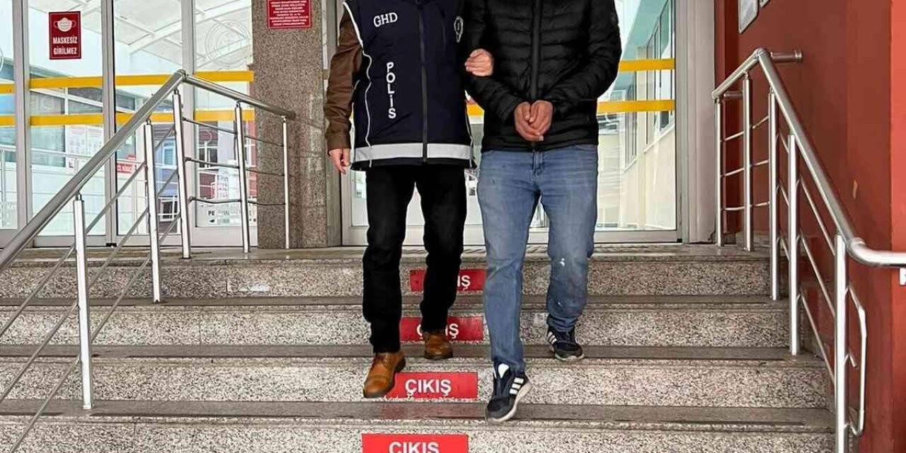Hurda dükkanında 10 kaçak göçmen yakalandı