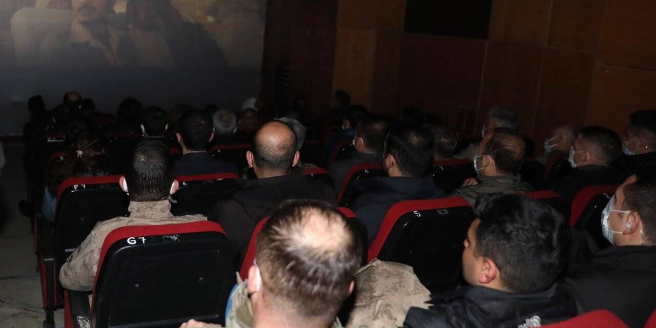 Hakkari Valisi Akbıyık "Kesişme; İyi Ki Varsın Eren" filmini izledi