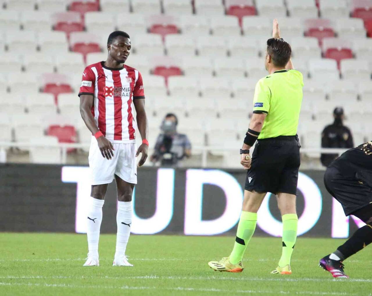 Sivasspor’da Cofie, ceza sınırında