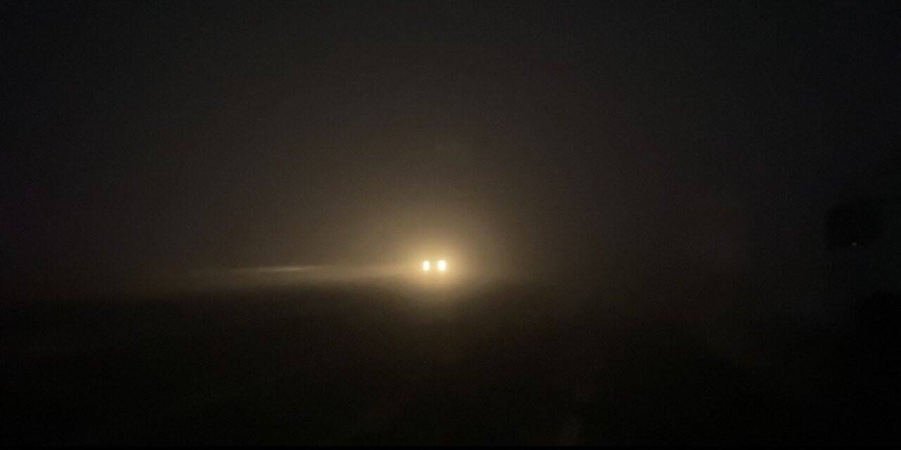 Yoğun sis sürücülere zor anlar yaşattı