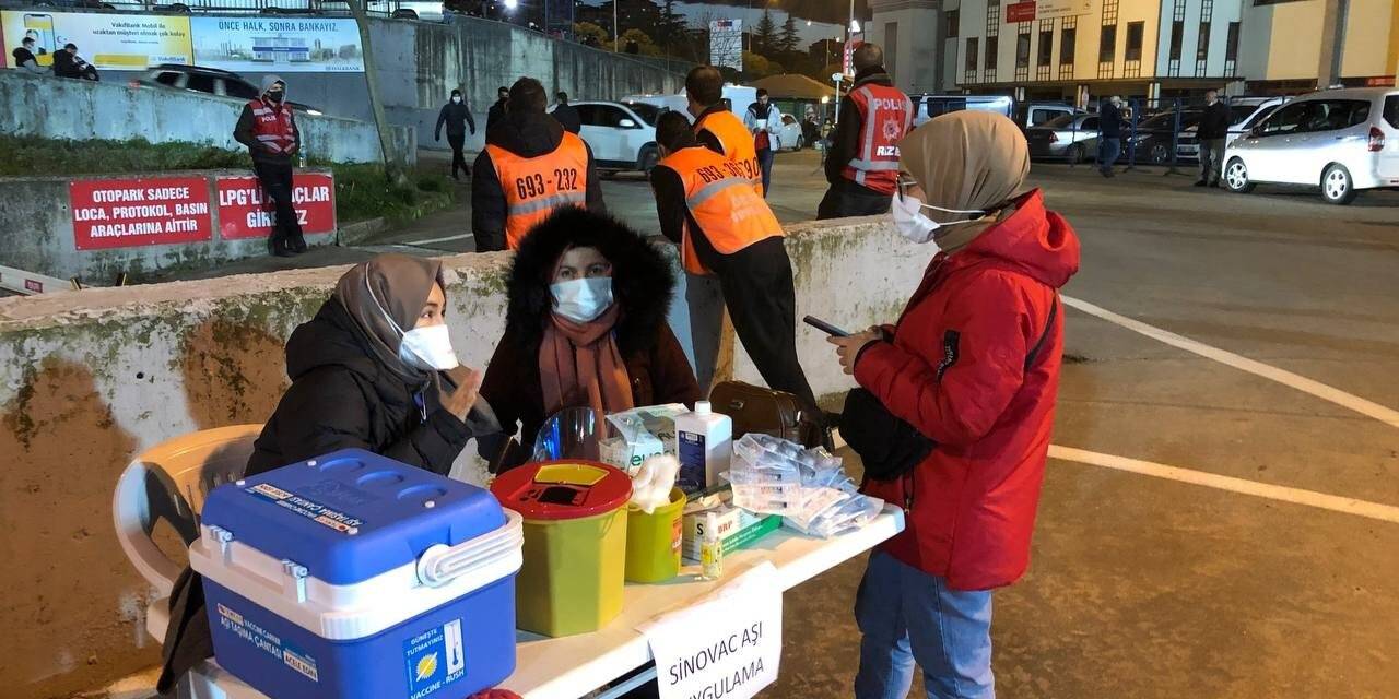 Çaykur Rizespor Beşiktaş maçına özel stat kapısında aşı standı kuruldu