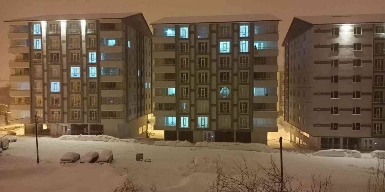 Bitlis’te eğitime kar engeli