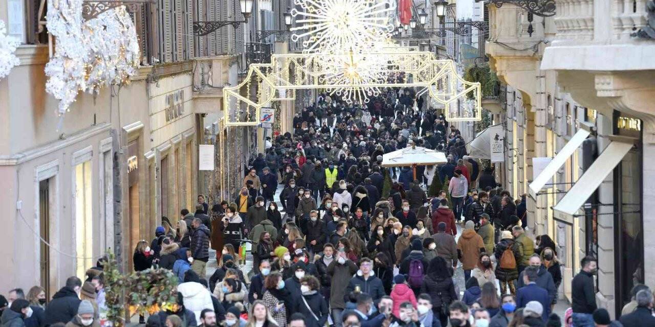 İtalya’da son 24 saatte 155 bin 659 yeni vaka