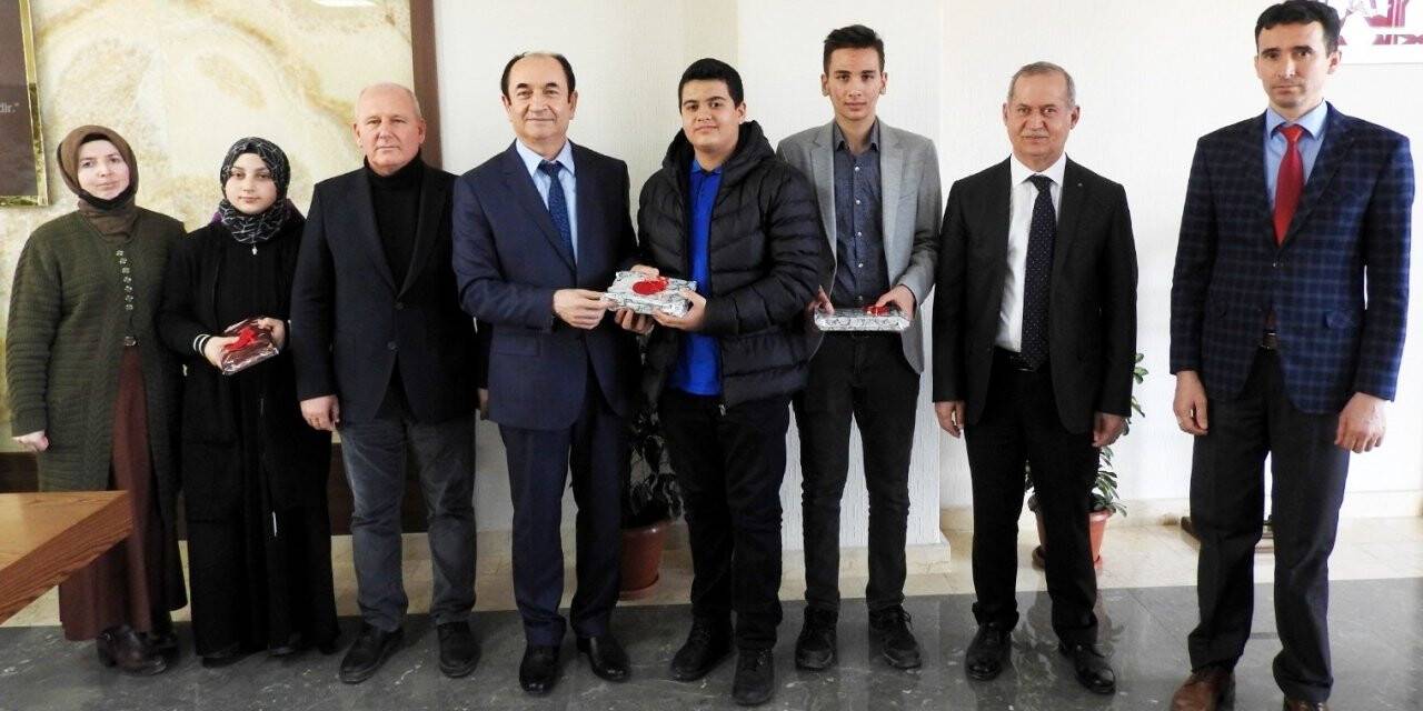 Başarılı öğrencilere ödül