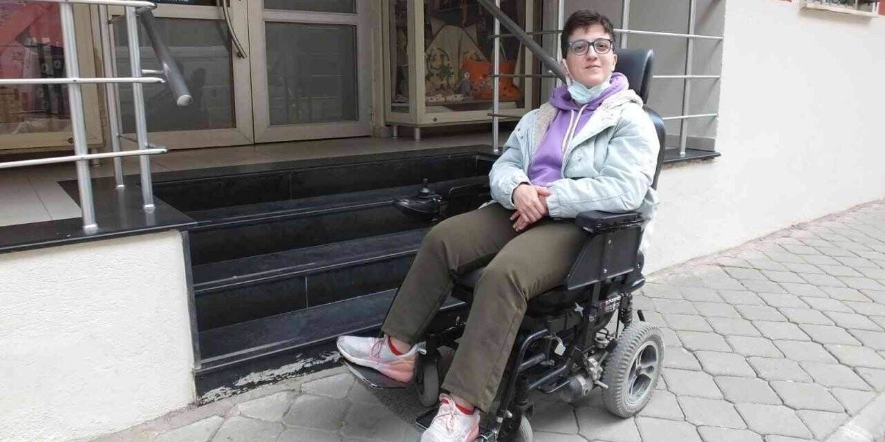 Burhaniye’de engelliler duyarlılık bekliyor